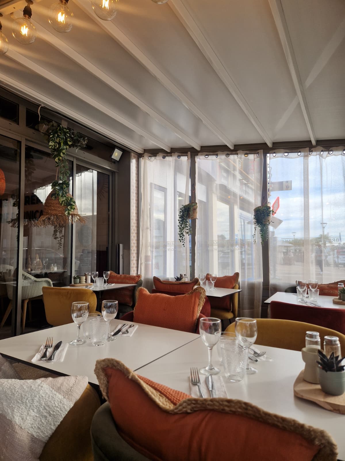 Salle interieure du restaurant Coeur et Creme a Pornic ambiance chaleureuse